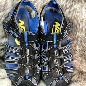 NERF Sandals Big Boys 5 (women 8,5 fits) Black with blue accents  hook & loop